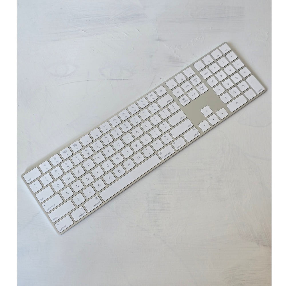 Apple Magic Keyboard w/Numeric Keypad A1843 EMC 3138 Wireless Silver White WORKS